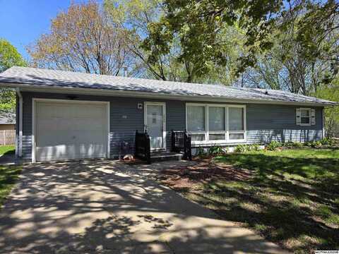1018 Crestmore Way, MASON CITY, IA 50401
