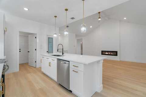 5120 Draper Street, Fort Worth, TX 76105