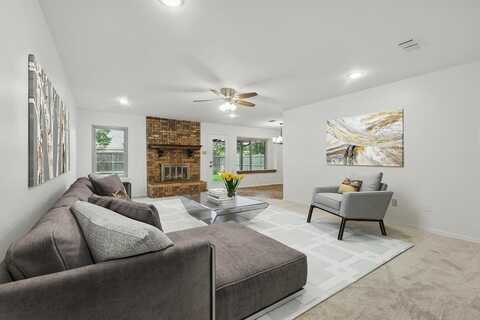 213 Daniels Court, Crowley, TX 76036