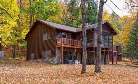 On SMOKY LAKE DR, Iron River, MI 49935