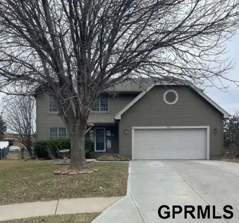 10011 S 100th Circle, Papillion, NE 68128