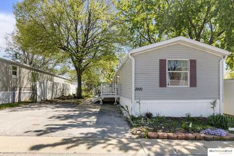 3821 N 126 Plaza, Omaha, NE 68164
