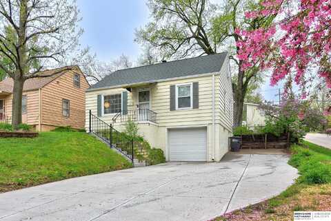 2630 N 70th Street, Omaha, NE 68104