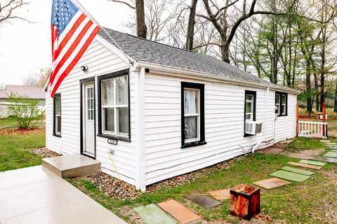 1238 S Forest Road, Muskegon, MI 49442