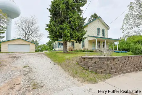 12 N North Street, White Cloud, MI 49349