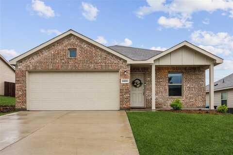 8400 Fawn Creek Drive, Fort Worth, TX 76123