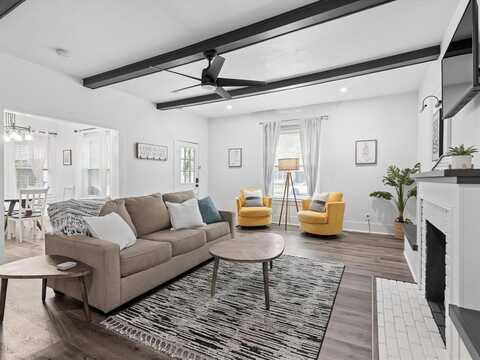 711 W Knox Street, Ennis, TX 75119