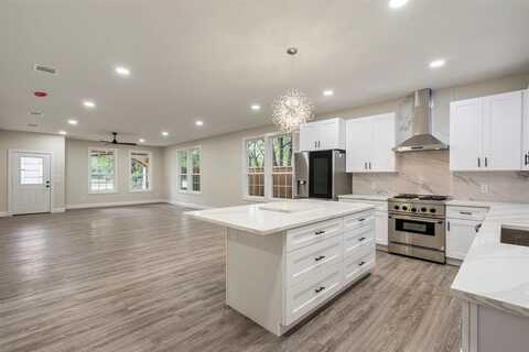 518 S Cockrell Hill Road, Hull, TX 75211