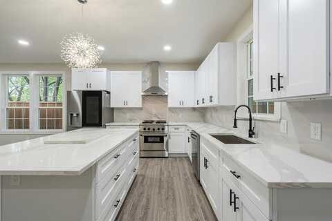 518 S Cockrell Hill Road, Hull, TX 75211