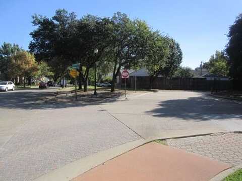 5202 McCommas Boulevard, Dallas, TX 75206