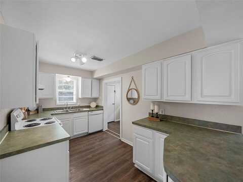 1227 W Walker Street, Denison, TX 75020