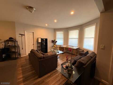 25-27 Treacy Ave Unit, Newark, NJ 07108