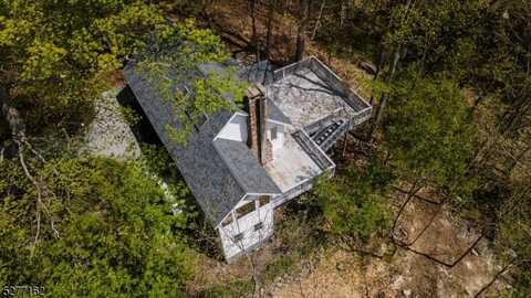 4 Amicalola Dr, Vernon, NJ 07422