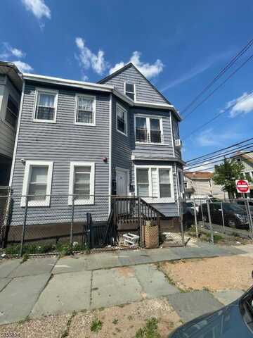 29 17Th Ave, Paterson, NJ 07501