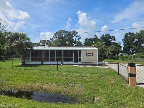 2425 Case Lane, North Fort Myers, FL 33917
