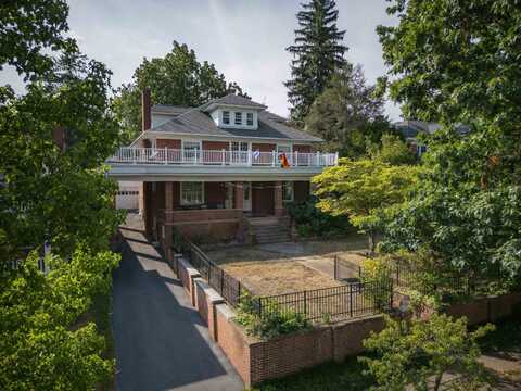 633 S WAYNE AVE, WAYNESBORO, VA 22980