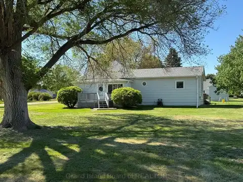 790 E Clark St, Hastings, NE 68901