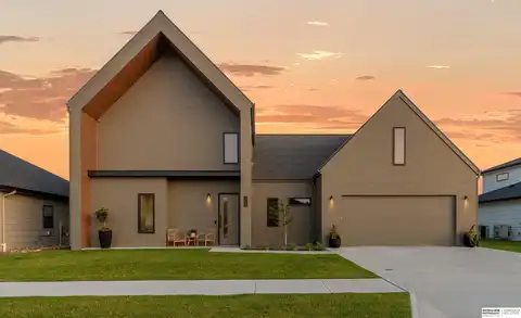 28443 Laurel Circle, Valley, NE 68064