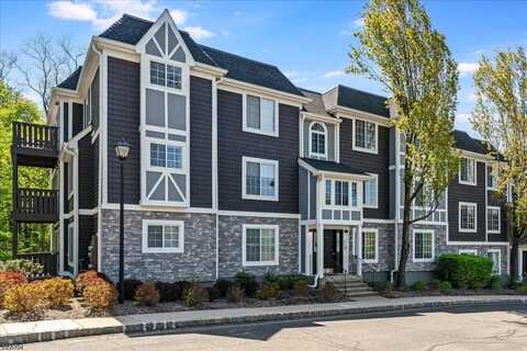 81 Village Dr, Morris, NJ 07960