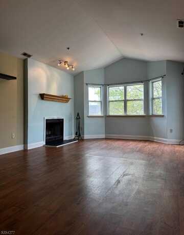 388 Keswick Dr, Piscataway, NJ 08854