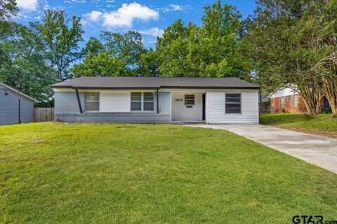 1612 Woodland Hills Dr, Tyler, TX 75701