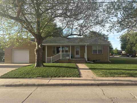 250 W 11th St, Hoisington, KS 67544