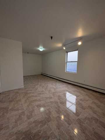 686 KENNEDY BLVD, Bayonne, NJ 07002