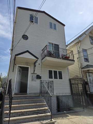 95 STONE ST, Newark, NJ 07104