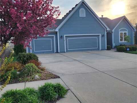 1910 Lake Drive, Smithville, MO 64089