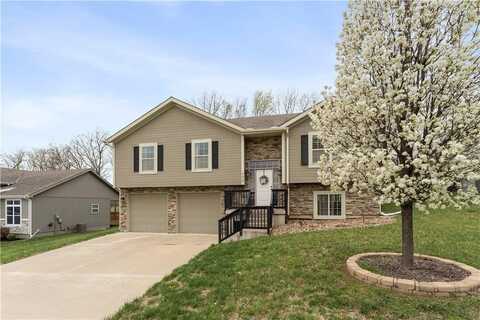 130 Roller Court, Tracy, MO 64079