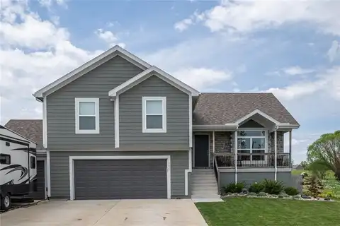 985 Sicklebar Drive, Peculiar, MO 64078