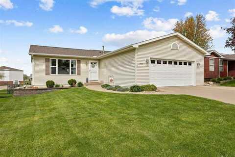3406 King Dr SW, CedarRapids, IA 52404