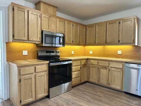 408 Walnut St, Nezperce, ID 83543
