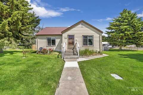 738 3rd Avenue East, Gooding, ID 83330