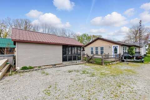60 Ems B12 Lane, Pierceton, IN 46562