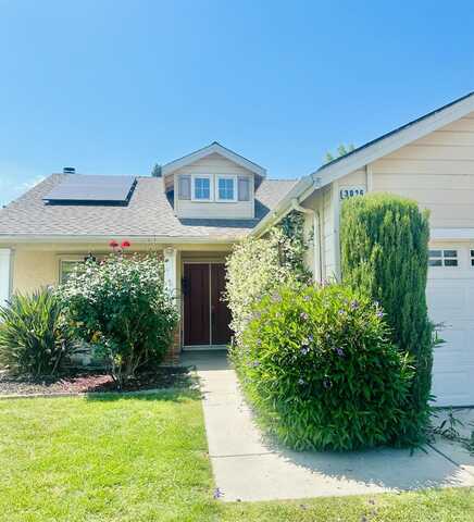3026 Sage Court, Hanford, CA 93230