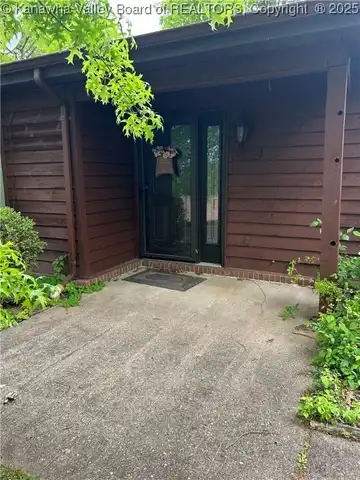 404 Powderhorn Road, Charleston, WV 25314