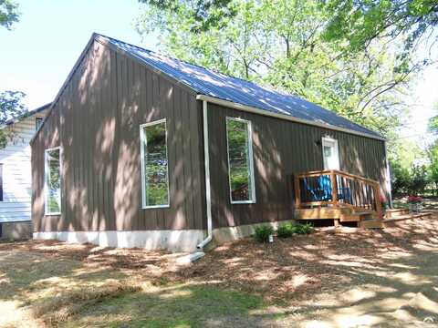 140 NW Louise Street, Topeka, KS 66606