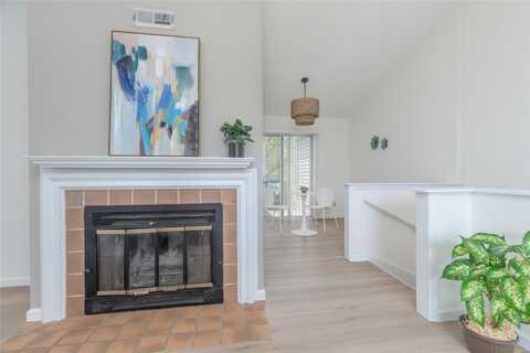9162 Eager Road, Saint Louis, MO 63144