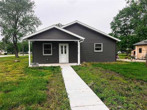 101 N Railroad Street, Patoka, IL 62875