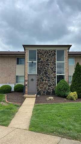 10003 Sakura Drive, Saint Louis, MO 63128
