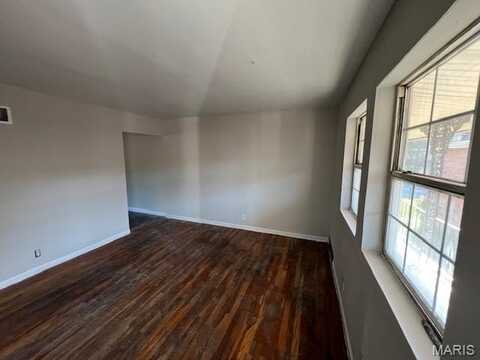 8440 N Broadway N, Saint Louis, MO 63147