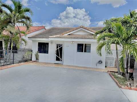 2104 W 53rd St, Hialeah, FL 33016
