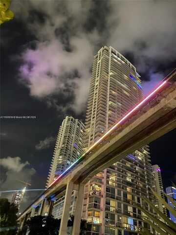 690 SW 1st Ct, Miami, FL 33130