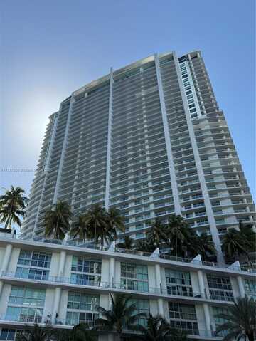 90 SW 3rd St, Miami, FL 33130