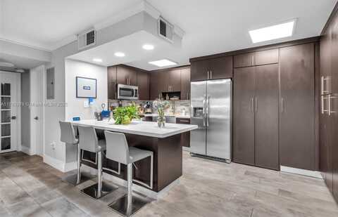 7215 Miami Lakes Dr, Miami Lakes, FL 33014