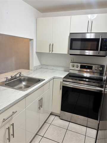 4550 NW 9th St, Miami, FL 33126