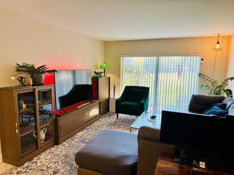 7348 SW 82nd St, Miami, FL 33143