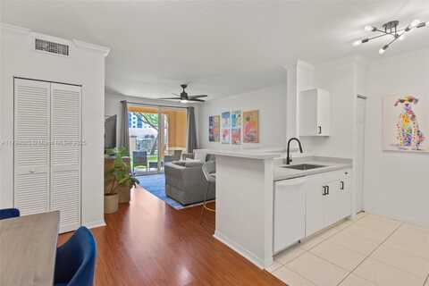 6831 SW 44th St, Miami, FL 33155