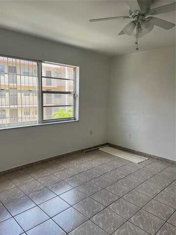 295 NW 72nd Ave, Miami, FL 33126